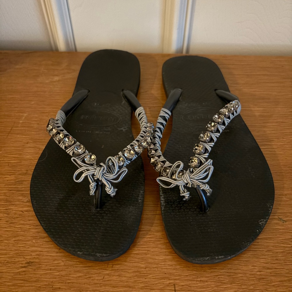 Havaianas Black and Silver Sandals Comfortable and Stylish Size 9/10